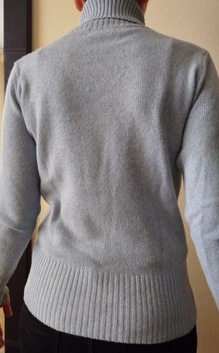 Jersey azul de cuello alto