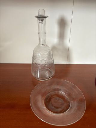 Bottiglia decorata con piattino fine 1800