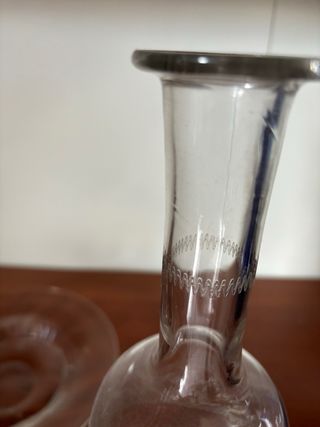 Bottiglia decorata con piattino fine 1800