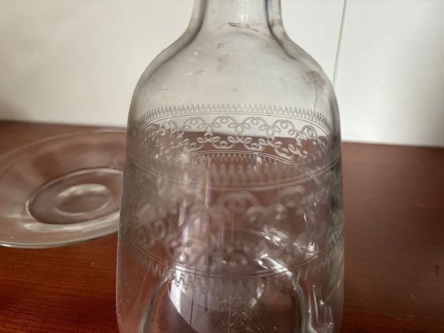 Bottiglia decorata con piattino fine 1800