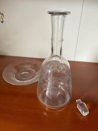 Bottiglia decorata con piattino fine 1800