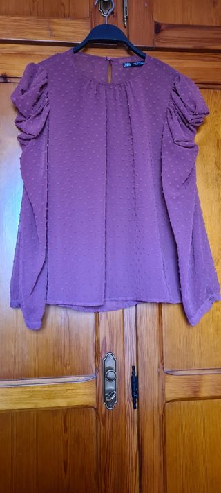 Blusa rosa plumetti de Zara