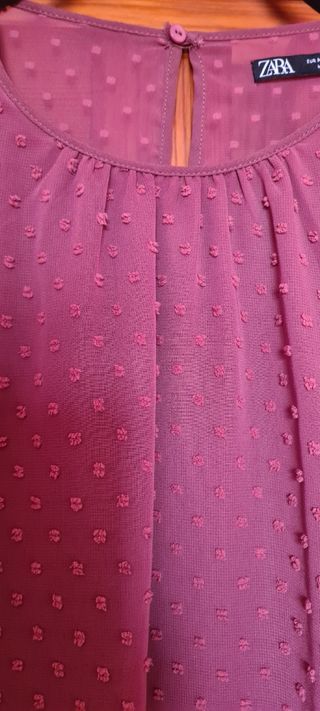 Blusa rosa plumetti de Zara