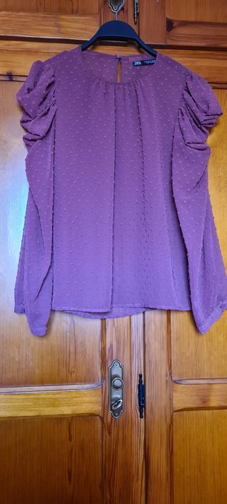 Blusa rosa plumetti de Zara