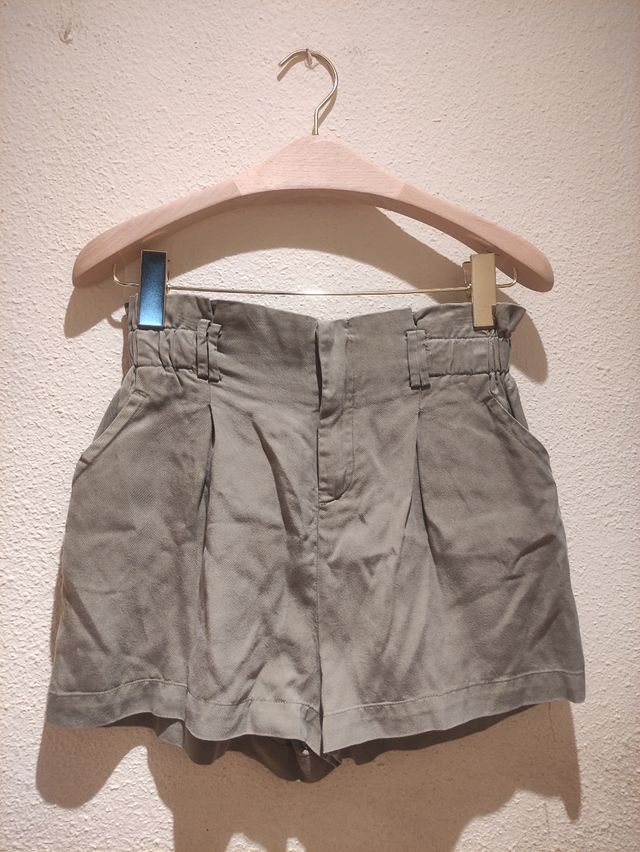 Shorts verde militar by Bershka 
