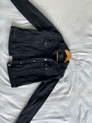 Chaqueta vaquera negra Stradivarius