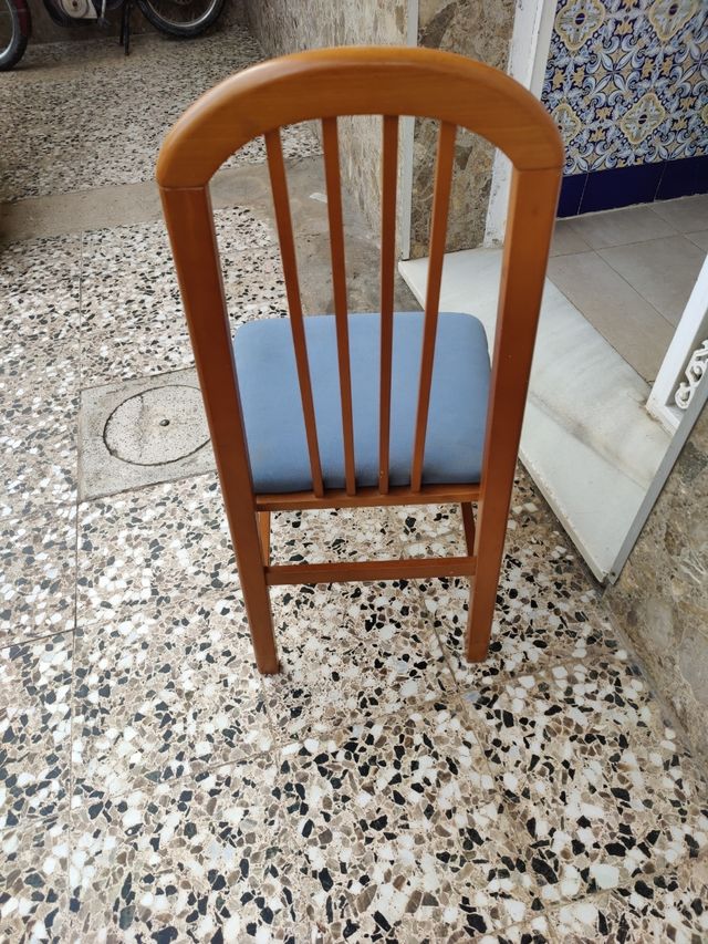 Sillas de madera salón. Tengo 6