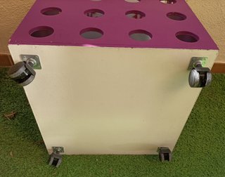 cubo madera infantil con ruedas. guardajuguetes