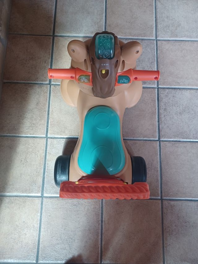 Correpasillos caballo fisher price