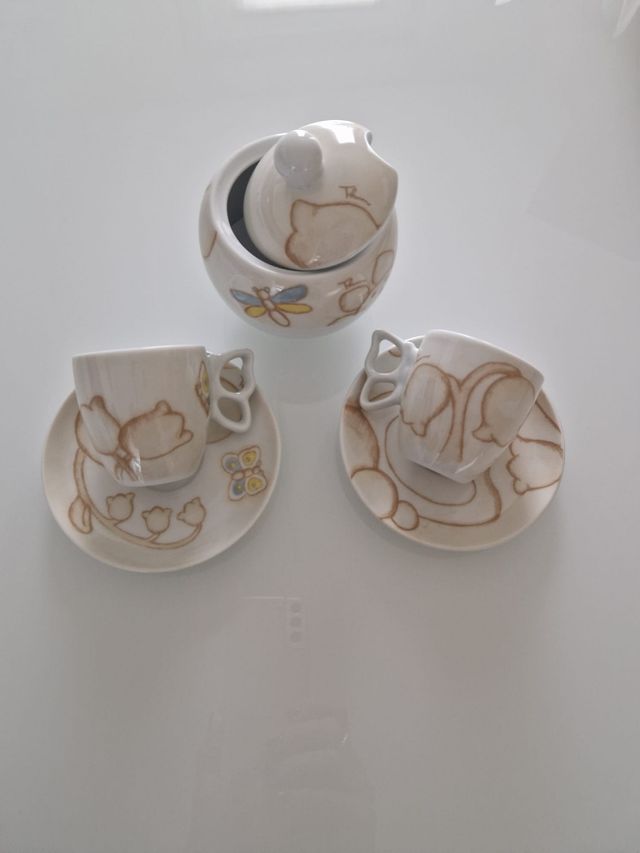 Tazzine e zuccheriera Thun