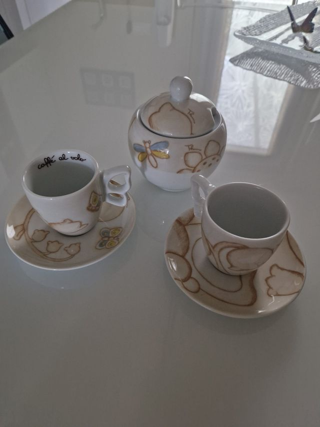 Tazzine e zuccheriera Thun