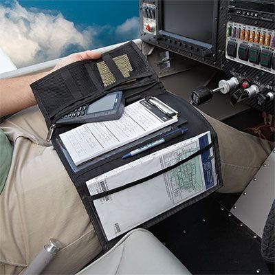 Pernera trifold para piloto.