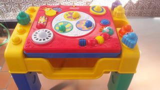 Mesa de actividades para niños Fisher Price.