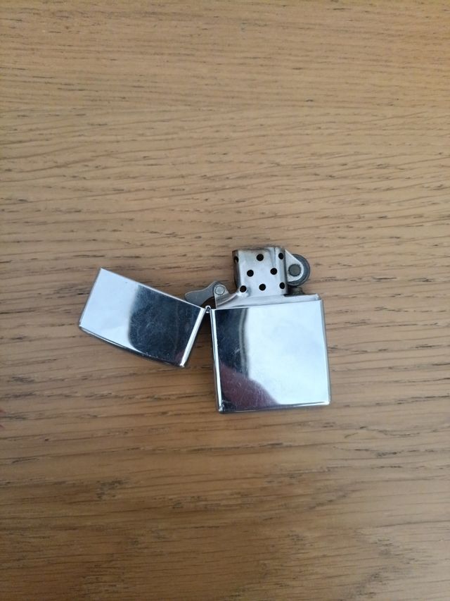 Zippo con lata incluido para recargar