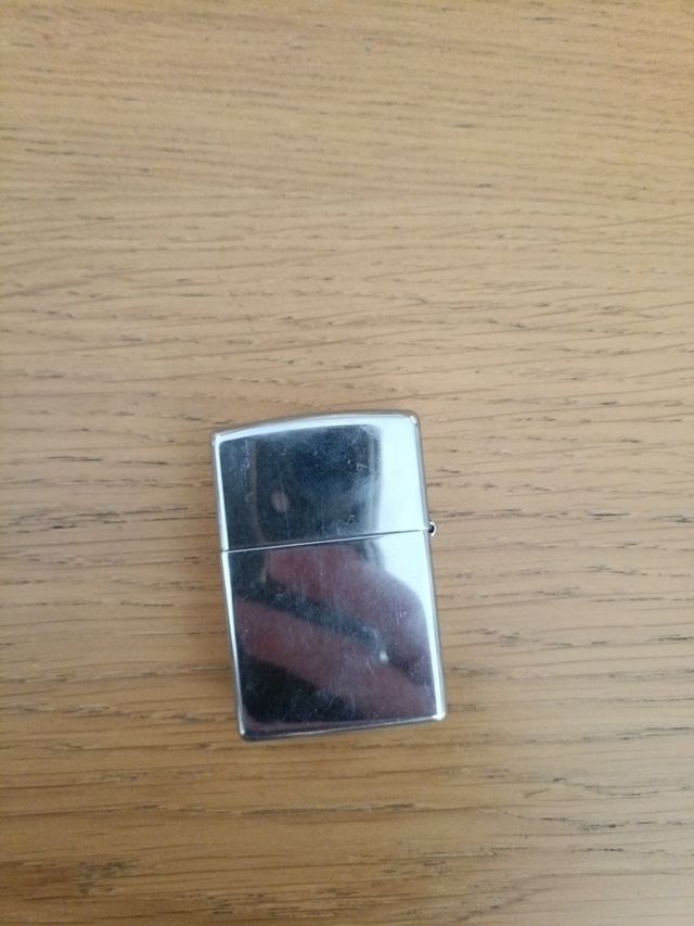 Zippo con lata incluido para recargar
