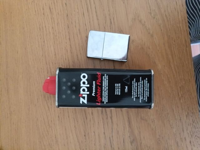 Zippo con lata incluido para recargar