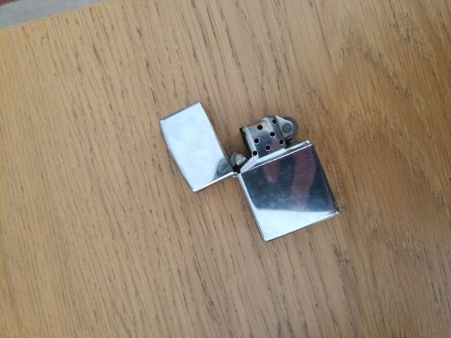 Zippo con lata incluido para recargar