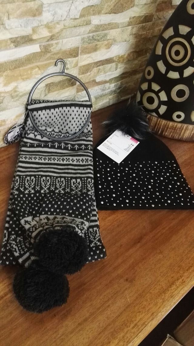 LOTE GORRO Y BUFANDA NUEVO CON ETIQUETA !!!