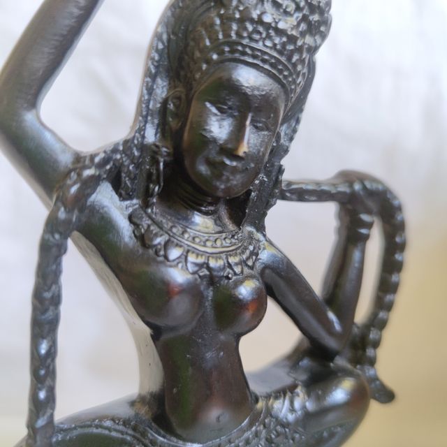 Figura Apsara diosa