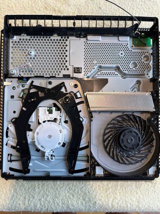 PS4 (PlayStation 4)