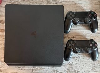PS4 (PlayStation 4)