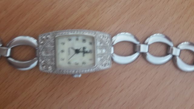 Reloj mujer con esfera de plata y correa