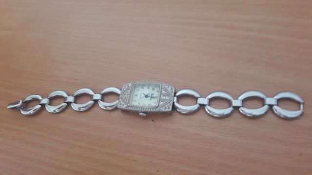 Reloj mujer con esfera de plata y correa