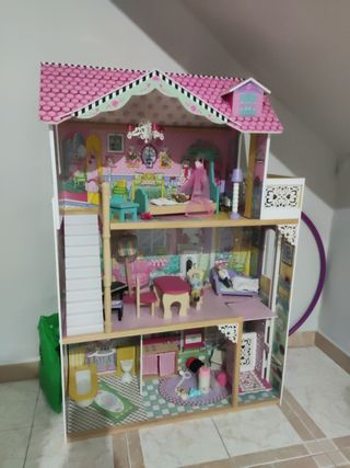 Casa de muñecas de madera