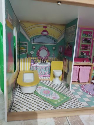 Casa de muñecas de madera