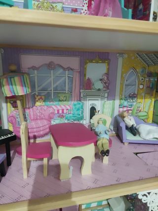 Casa de muñecas de madera