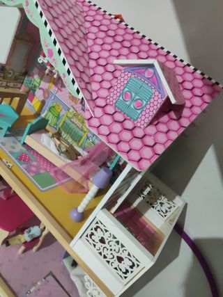 Casa de muñecas de madera
