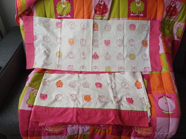 Colcha ajustables+ sabanas+ cojin