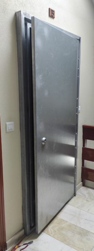 Puerta anti-okupa