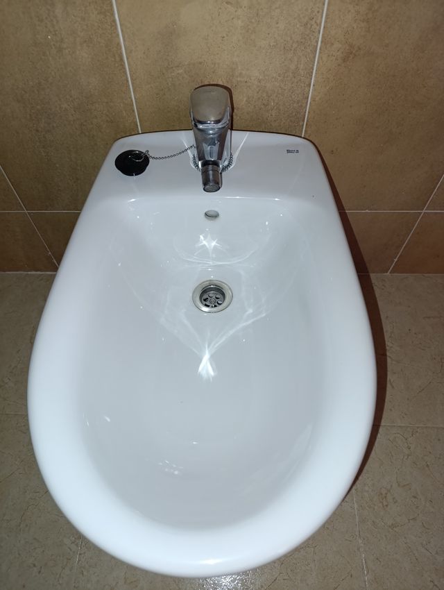 Se vende bidet roca con grifo nuevo sin uso