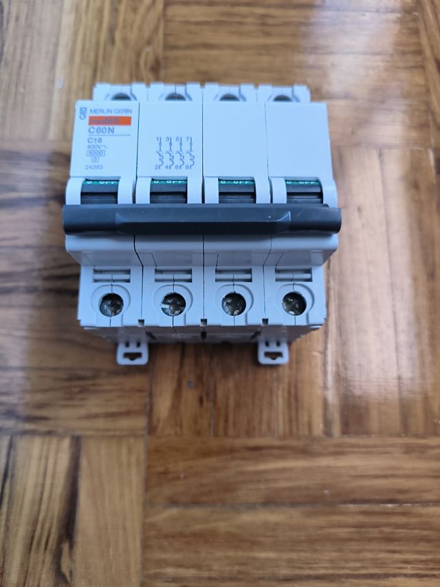 Automático 4 polos C60N C16A