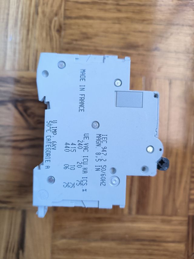 Automático 4 polos C60N C16A