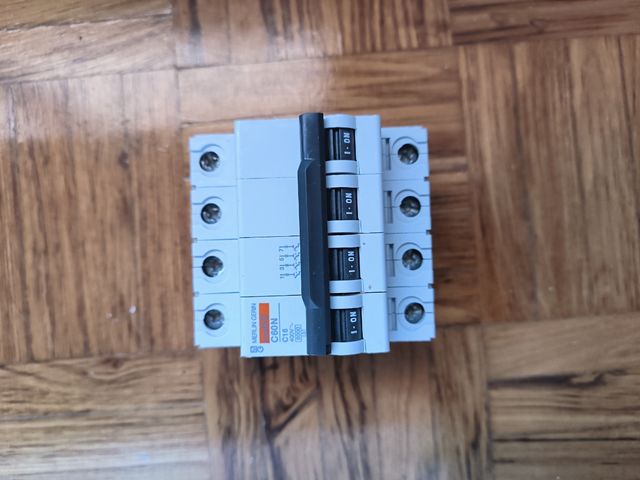 Automático 4 polos C60N C16A