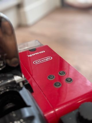 Cafetera Lespresso lattissima delonghi rojo