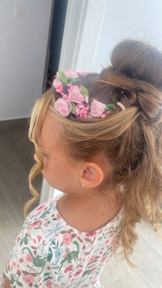 Maquilladora social, manicurista