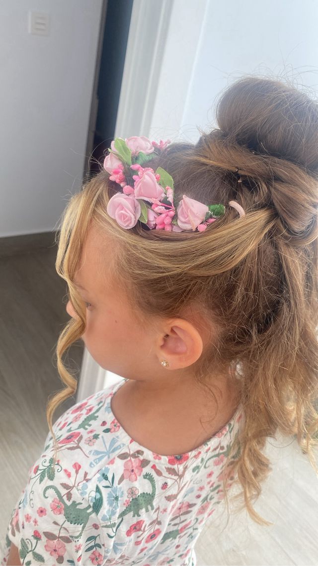 Maquilladora social, manicurista