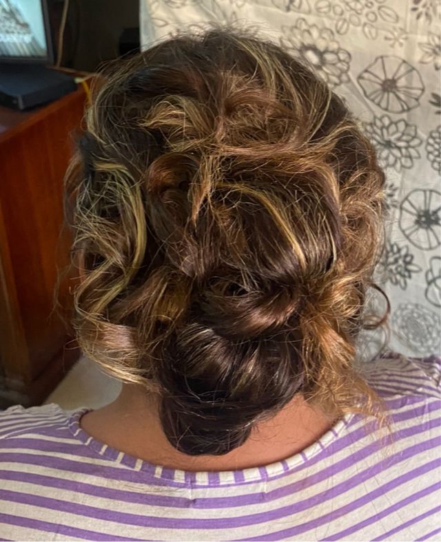 Maquilladora social, manicurista