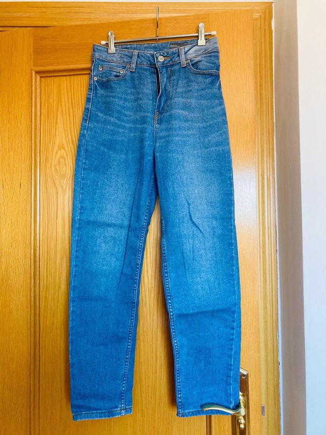 Vaqueros “Mom Fit” talle alto