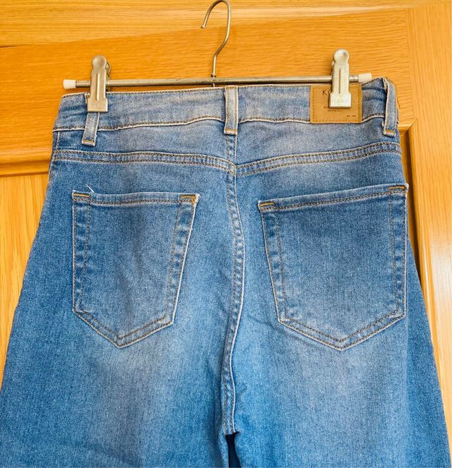 Vaqueros “Mom Fit” talle alto