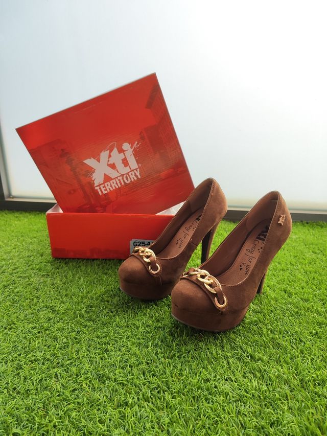 Zapatos nuevos de tacón Xti