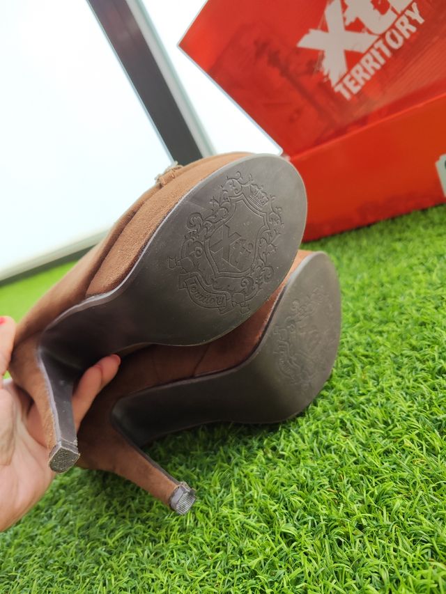 Zapatos nuevos de tacón Xti
