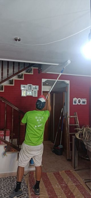 Pinto suelos con pintura de caucho inpermeabiliza