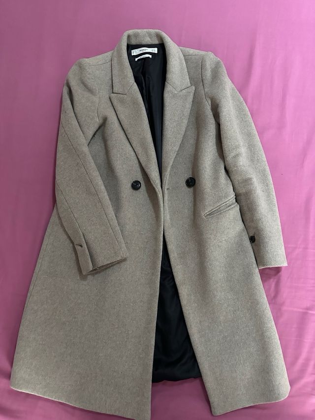 Abrigo largo MANGO.