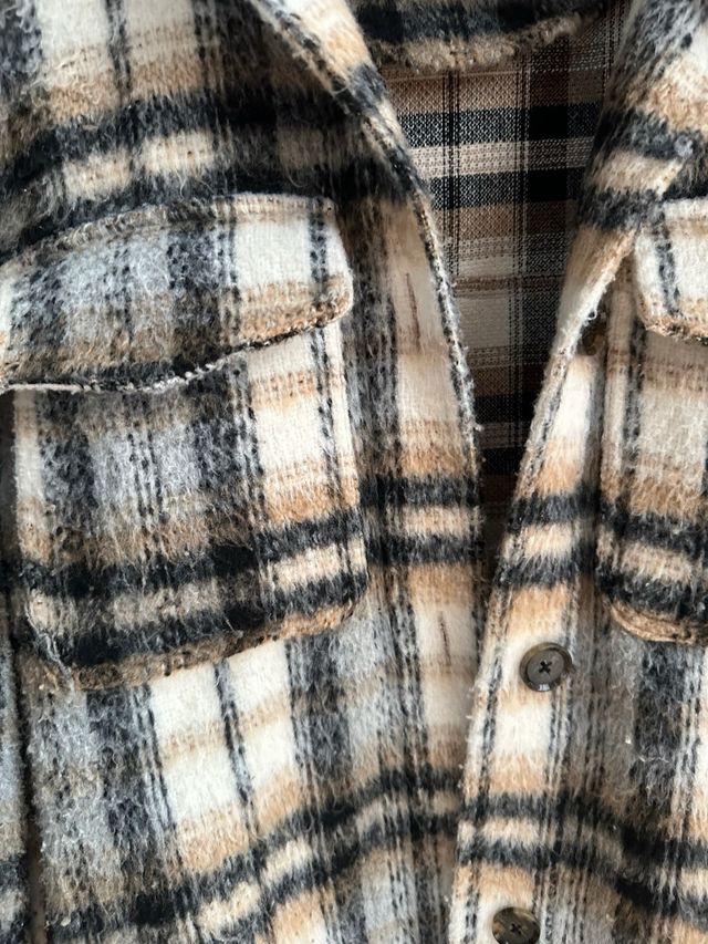 Abrigo oversixe sobrecamisa