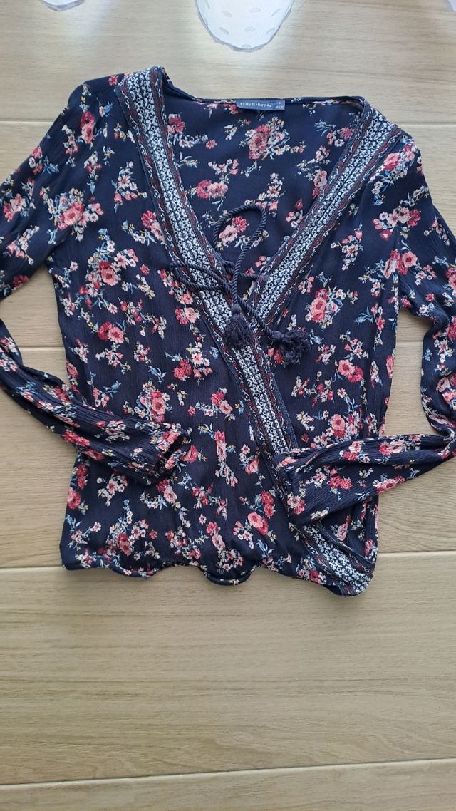 Camiseta de flores manga larga