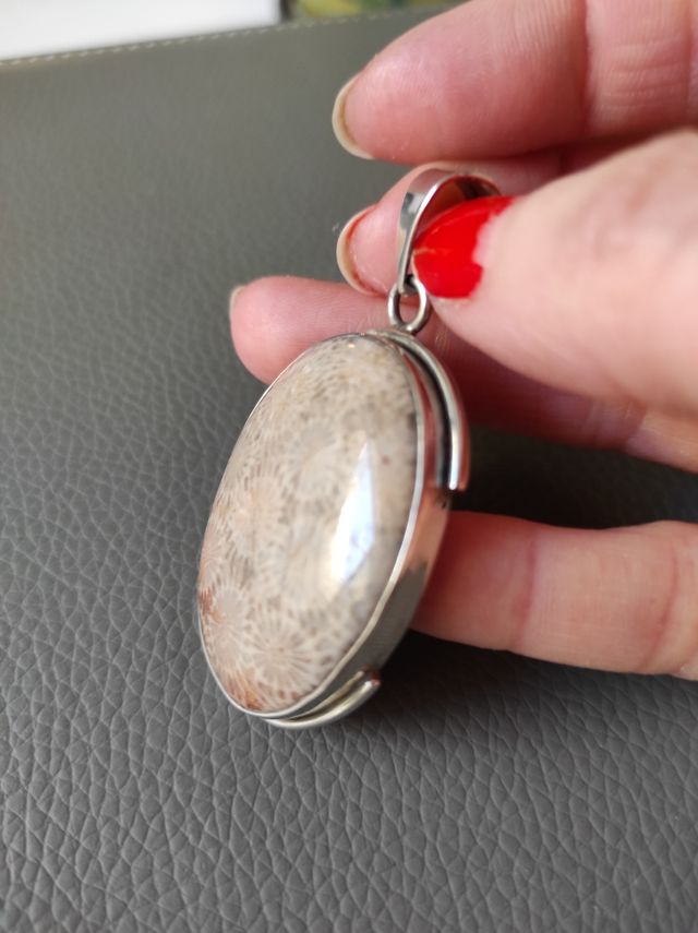 Colgante plata y coral crisantemo